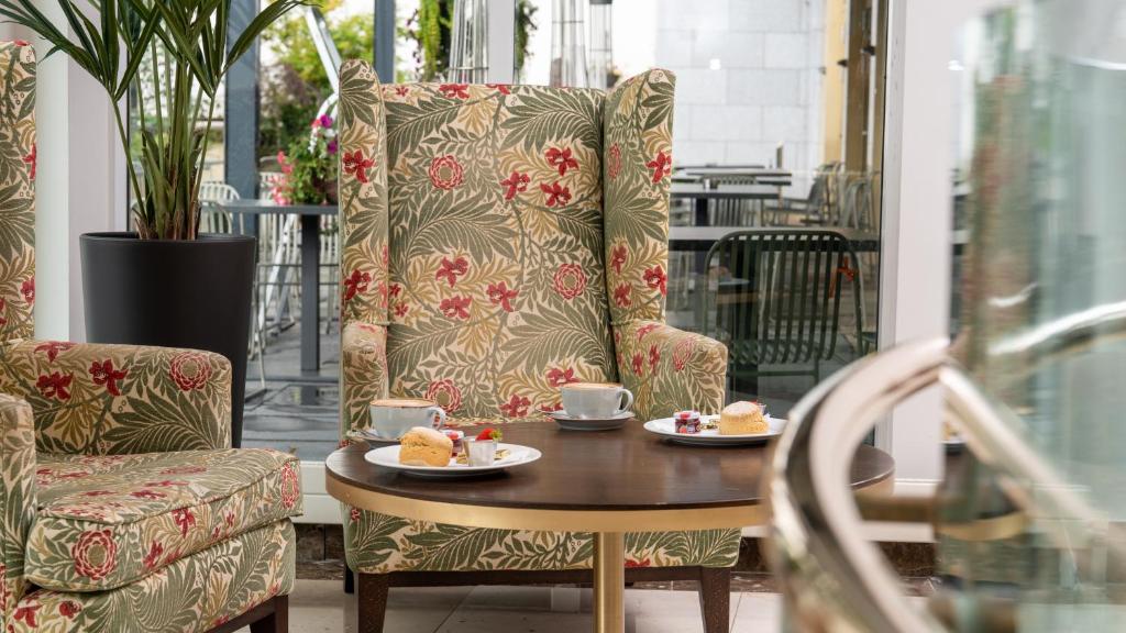 Un lugar para sentarse en Dunboyne Castle Hotel & Spa