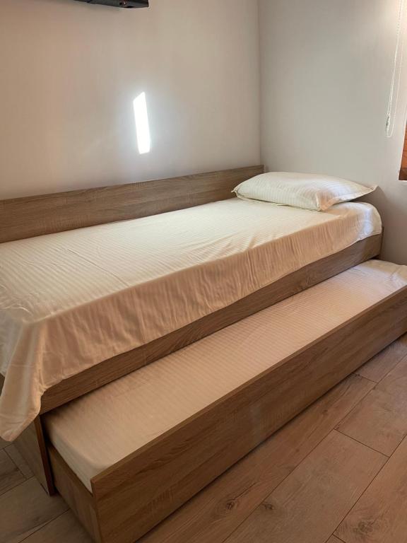 Postel nebo postele na pokoji v ubytování Сребърски Рай
