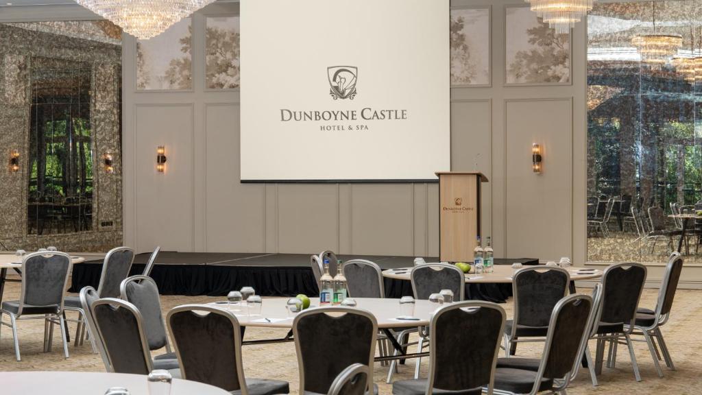 Un restaurante u otro lugar para comer en Dunboyne Castle Hotel & Spa
