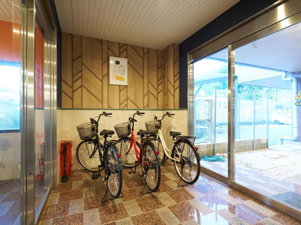 Jízda na kole v ubytování Hotel Village nebo okolí