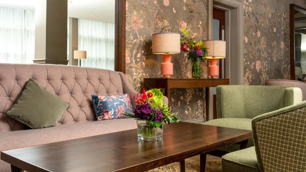 Un lugar para sentarse en Dunboyne Castle Hotel & Spa