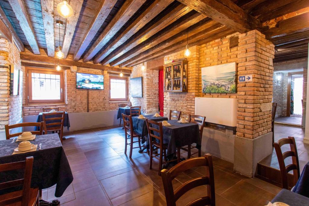 Restoran või mõni muu söögikoht majutusasutuses Hotel Tintoretto
