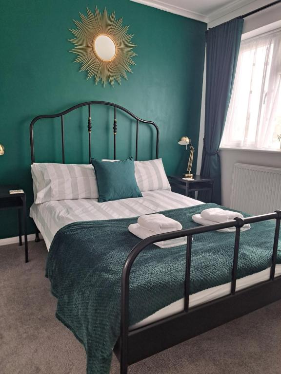 Krevet ili kreveti u jedinici u objektu Seaside House Broadstairs by the Beach with Parking