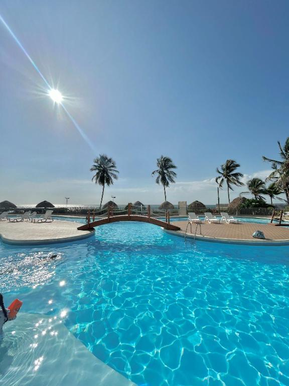Bazén v ubytování Apartamento con vista al mar en Coveñas nebo v jeho okolí