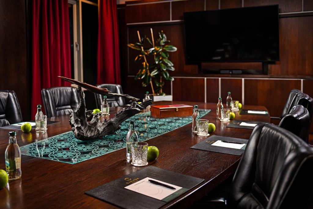 TV a/nebo společenská místnost v ubytování Carlton Hotel Blanchardstown
