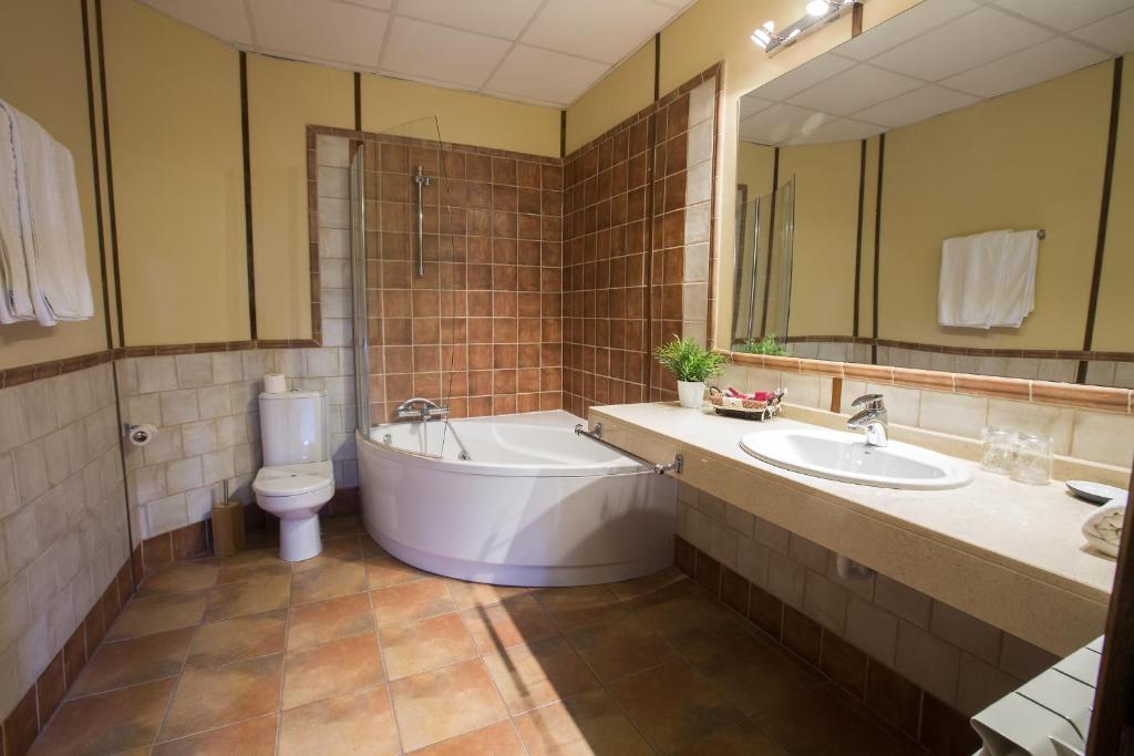 Hotel Rural Restaurante Las Baronas - Jacuzzi privado en la habitación en Santa Cruz de la Salceda