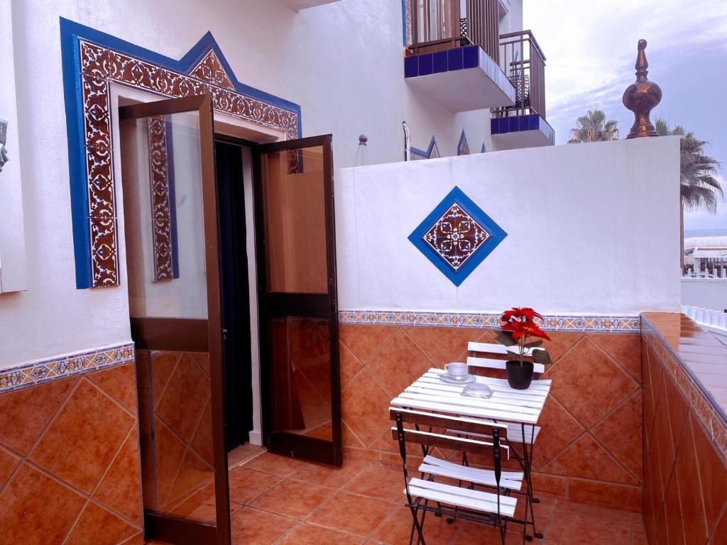 a room with a table and a room with a table and a table at Guadalupe Hostal By Torremolinos On-line in Torremolinos