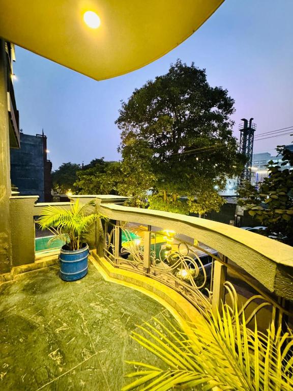 Bazén v ubytování Hotel Dayal Regency, Shushant Lok sector 29, Near Fortis Hospital nebo v jeho okolí