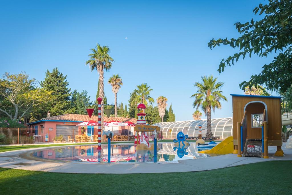 Bazén v ubytování Camping Le Méditerranée Argelès - Domaine piétonnier nebo v jeho okolí