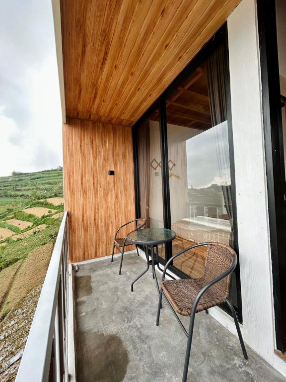 Balkón nebo terasa v ubytování Sun Farm Dieng Villas