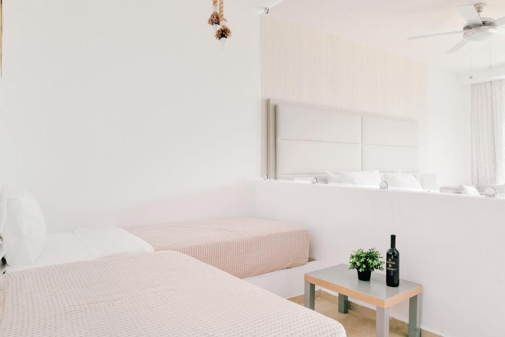 Postel nebo postele na pokoji v ubytování Samothraki Beach Boutique Hotel