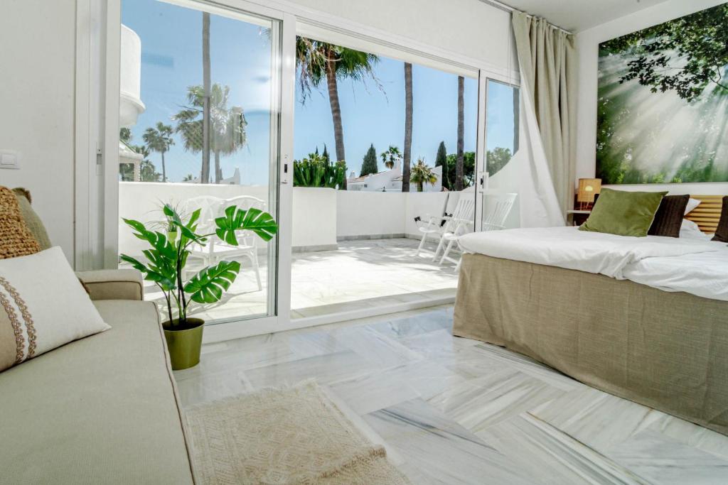 3 Townhouse with private garden in Marbella