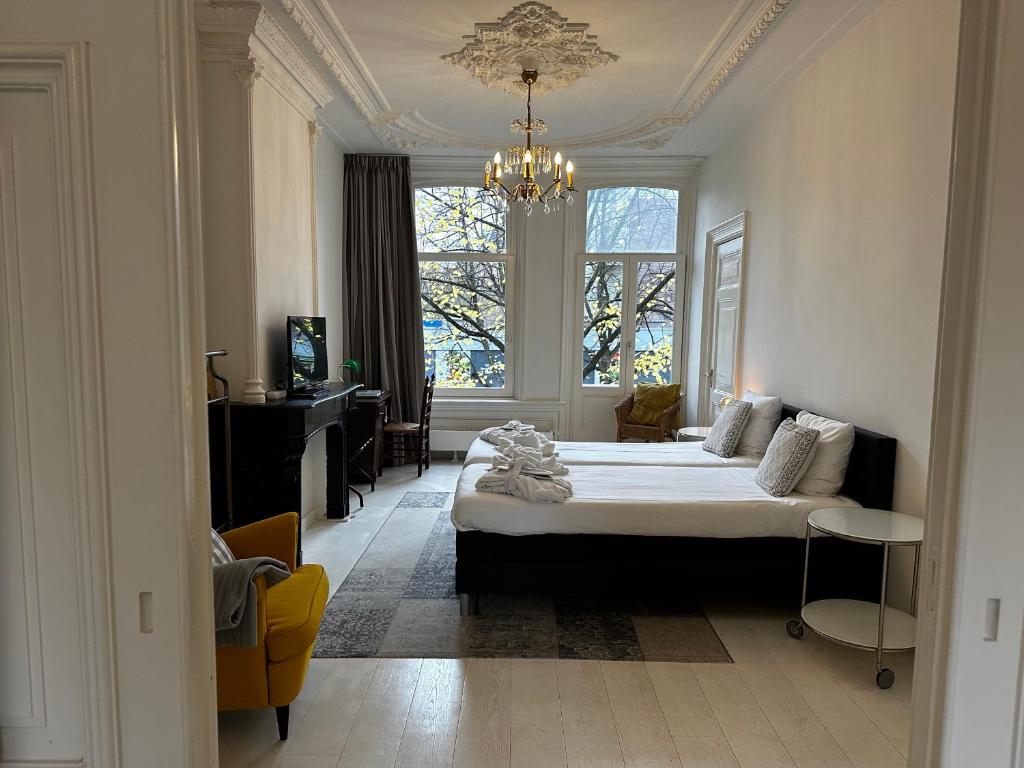 Nine-T-Teen Bed and Boutique