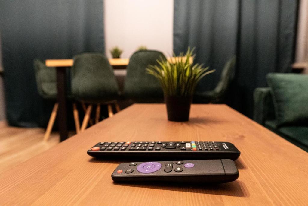 Televízia a/alebo spoločenská miestnosť v ubytovaní Revolution Aparts - Rewolucji 27