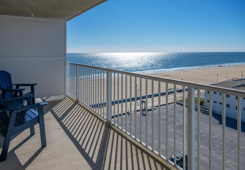 Commander Hotel & Suites - Deluxe Suite With Sea View