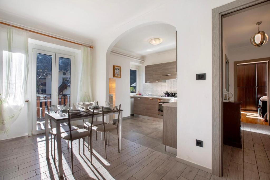 Kuchyň nebo kuchyňský kout v ubytování Casa Tua - Arvier