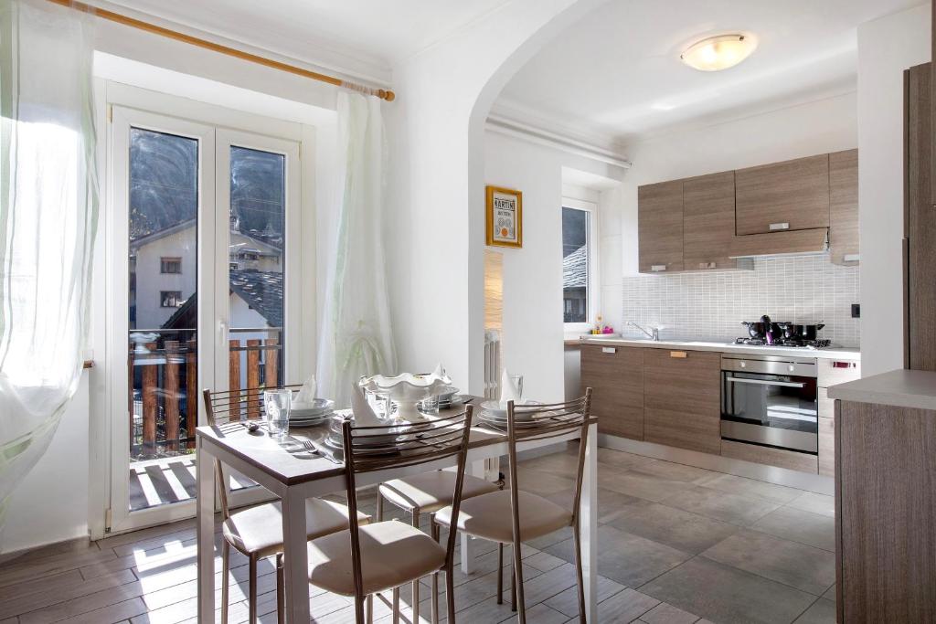 Kuchyň nebo kuchyňský kout v ubytování Casa Tua - Arvier