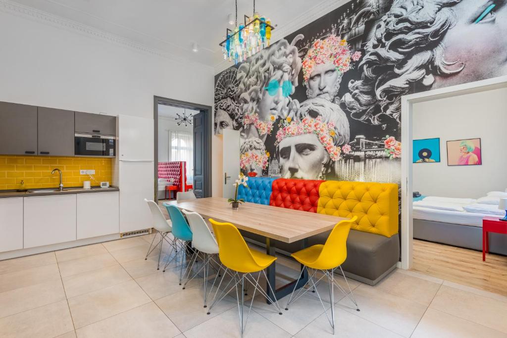 FACES Apartment - Funky design in vibrant centre 1066 Budapest, 6 Teréz körút 3.3a. kép - 1