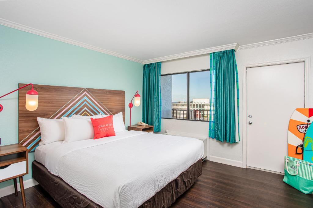 Beachside Hotel and Suites - 