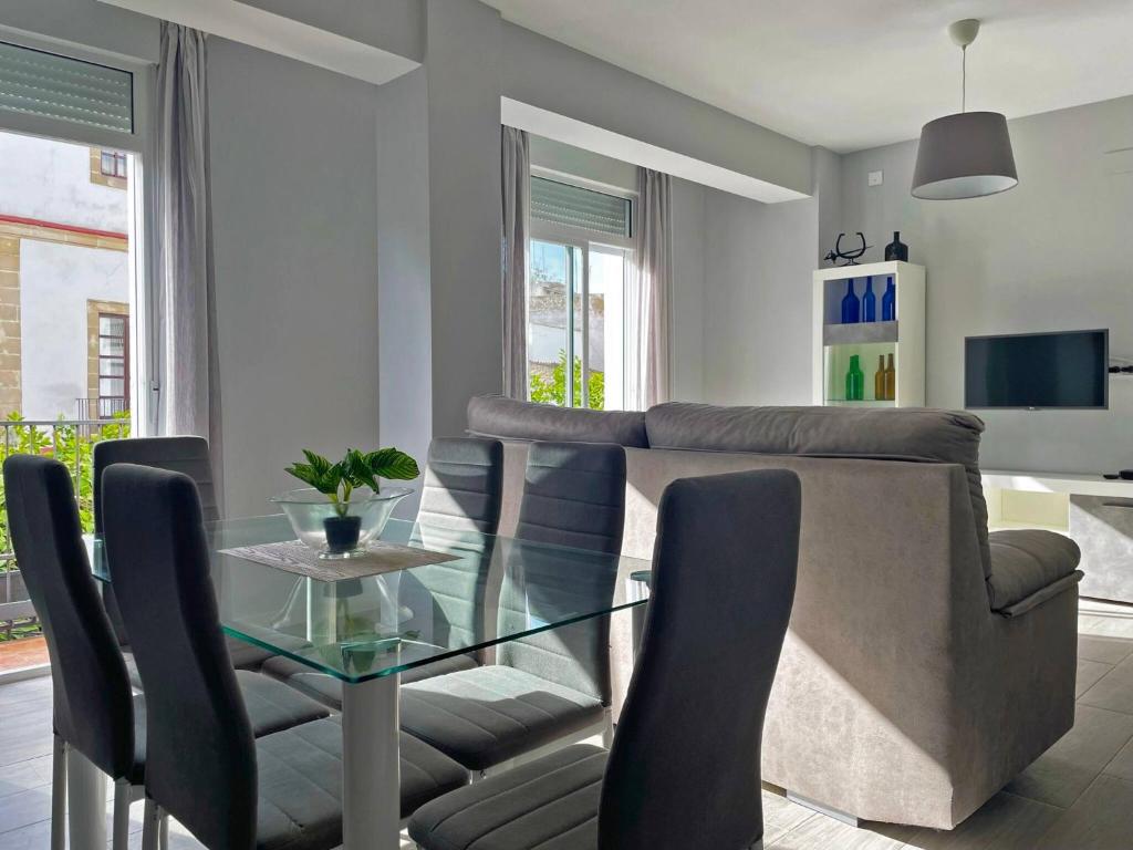 a living room with a couch and a glass table at Apartamento La Catedral - Ole Solutions in Jerez de la Frontera