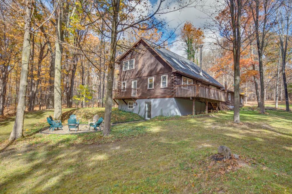Zahrada ubytování Deck and Game Room Finger Lakes Family Retreat
