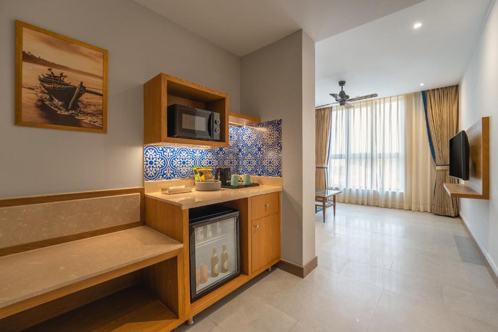 The Astor - All Suites Hotel Candolim Goa - Junior Suite Cama Doble - Vista A La Ciudad