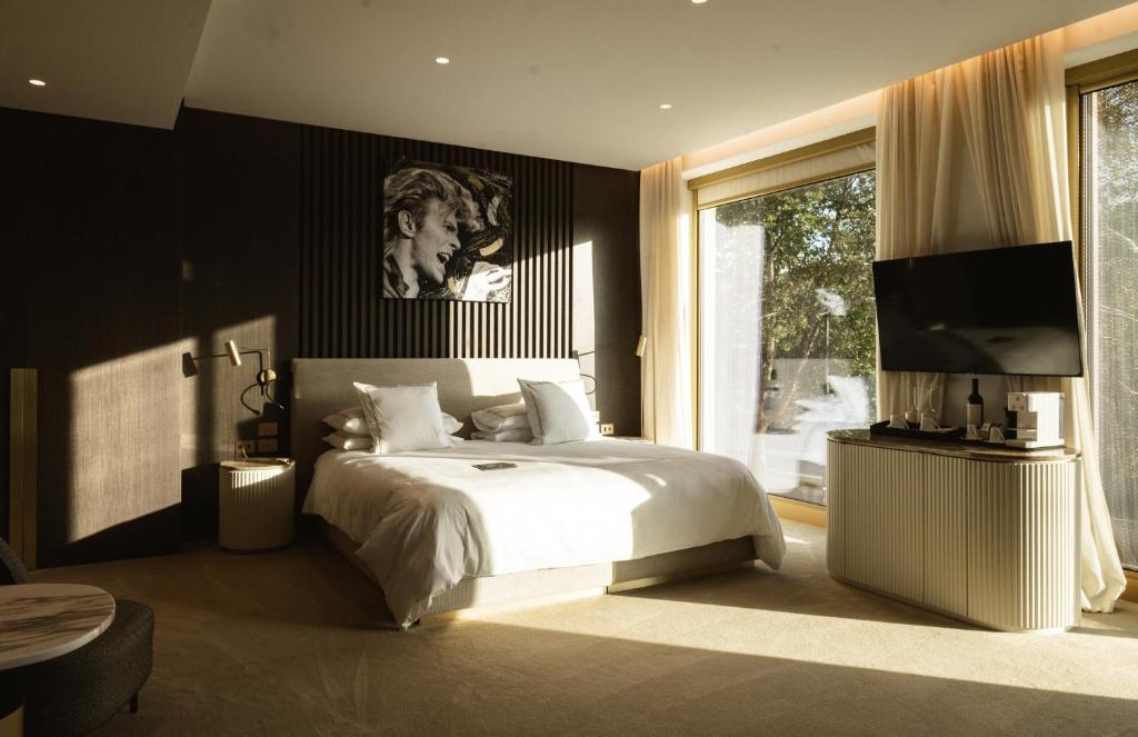 Junior Suite with View — room photograph