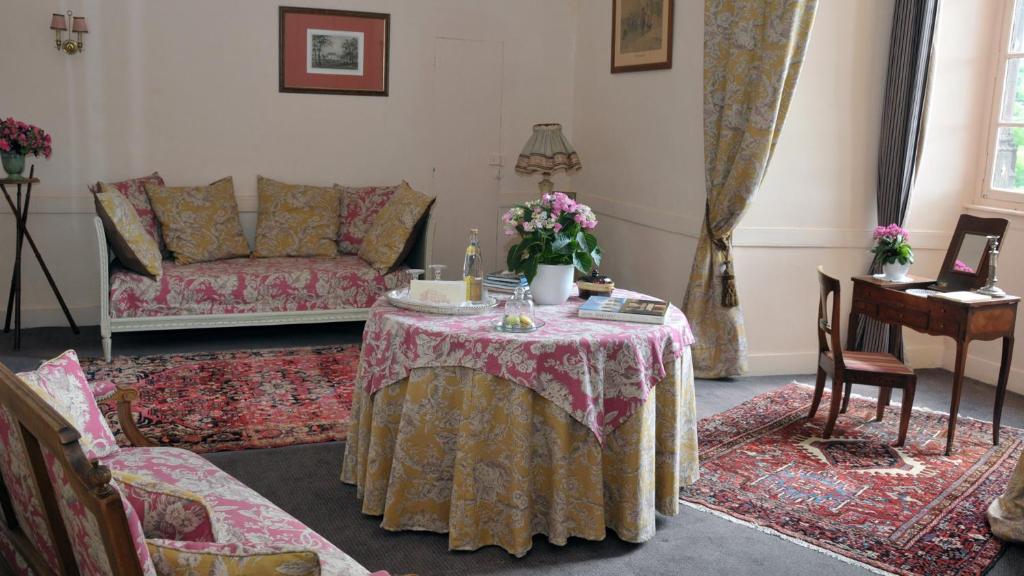 Château royal de Saint-Saturnin - Suite Familiar De Lujo