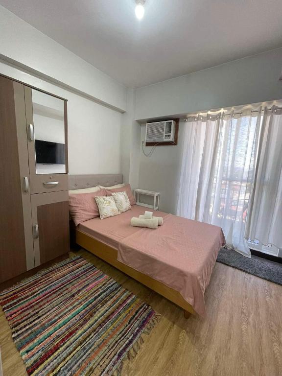 Postel nebo postele na pokoji v ubytování Verdon Parc Davao City with Balcony by darpm