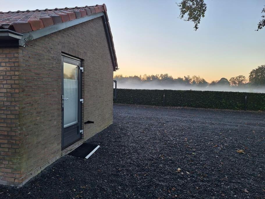 a building with a door on the side of it at Het Uitzicht in Malden