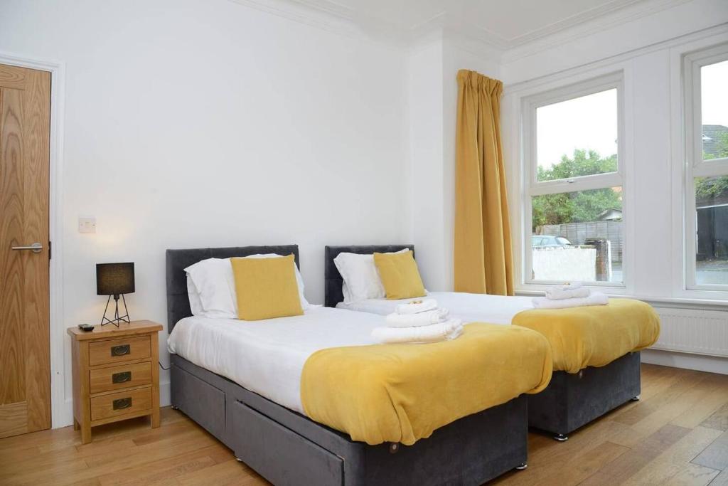 Ένα ή περισσότερα κρεβάτια σε δωμάτιο στο Stylish And Spacious Southampton Stay
