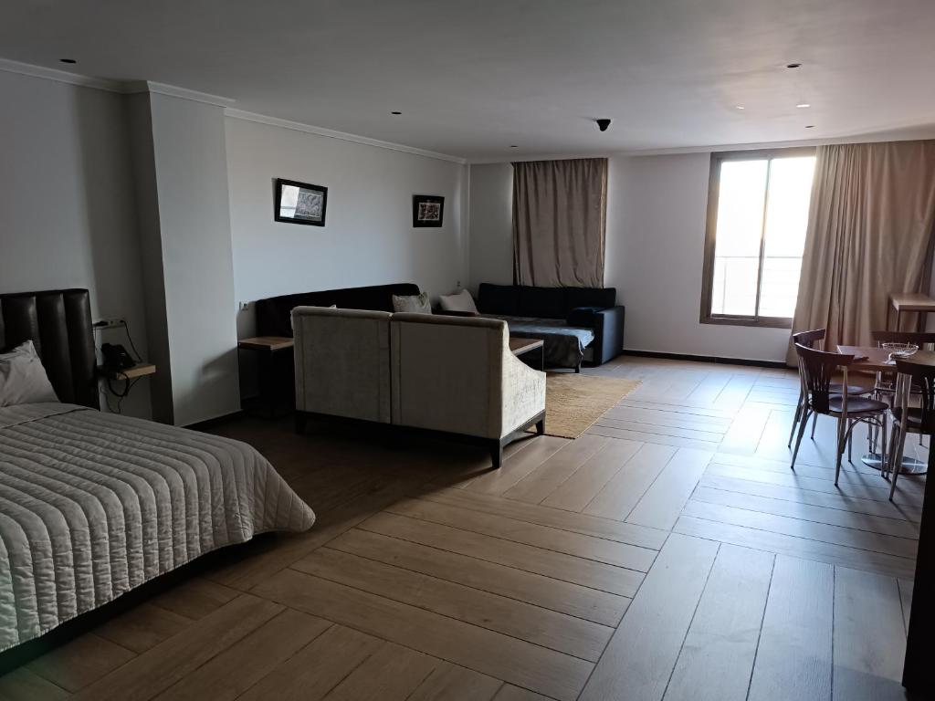 Postel nebo postele na pokoji v ubytování HOTEL Dar Al Oumda