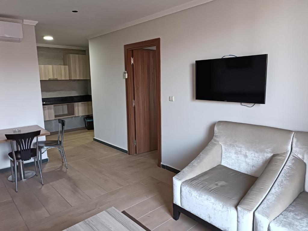 TV a/nebo společenská místnost v ubytování HOTEL Dar Al Oumda