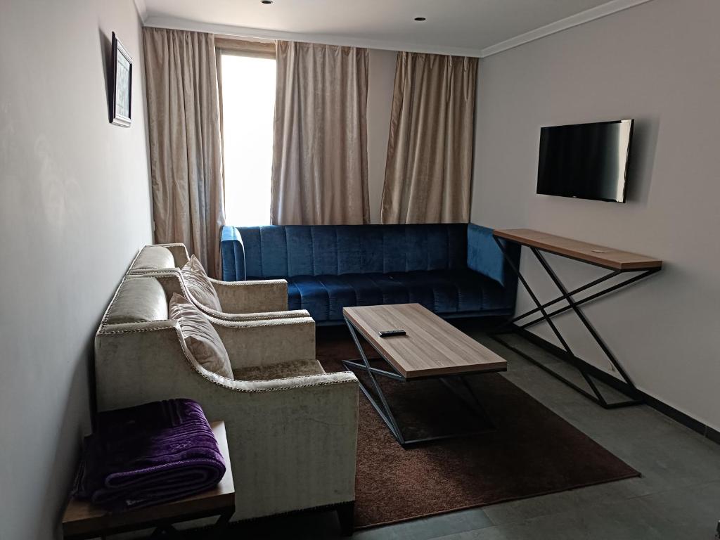 TV a/nebo společenská místnost v ubytování HOTEL Dar Al Oumda