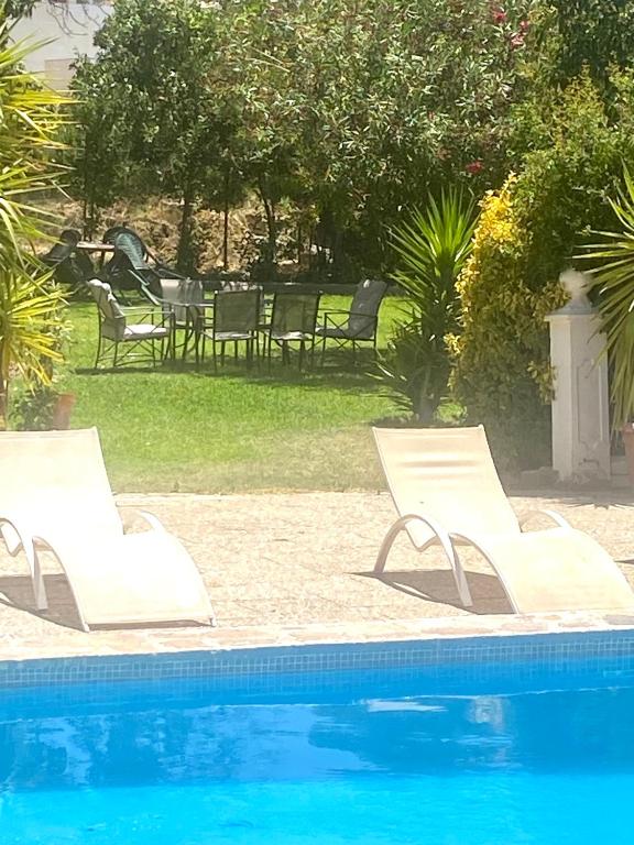 Bazén v ubytovaní VIlla Huetor con piscina privada alebo v jeho blízkosti
