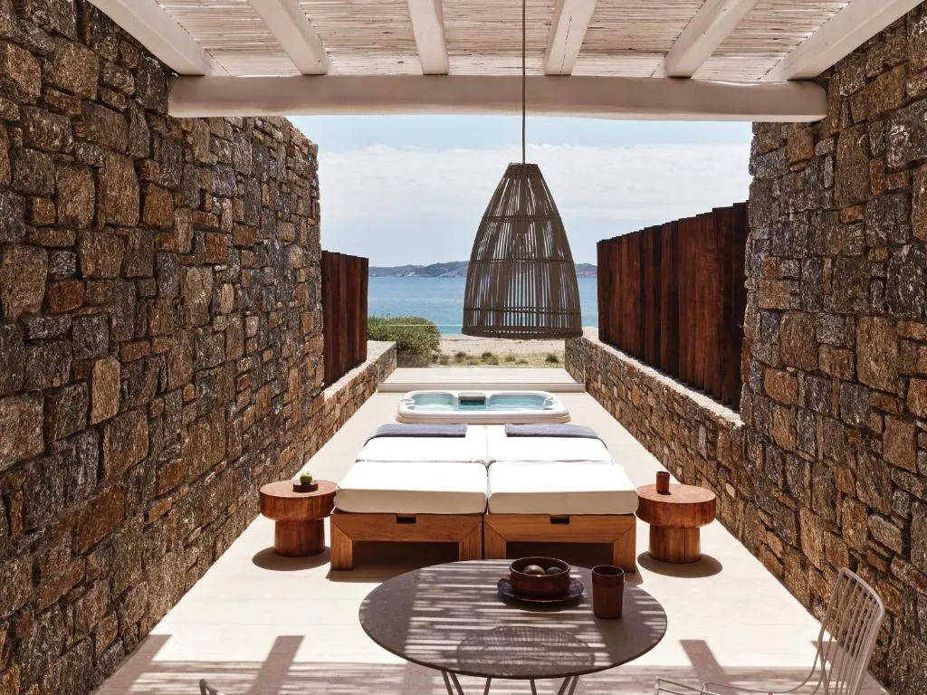 The Coast Beachfront Suite with Jetted Tub