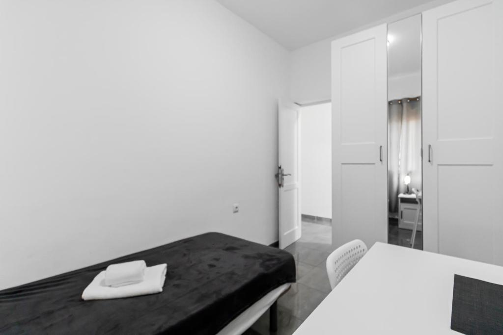 Postel nebo postele na pokoji v ubytování Urban Nest Suites