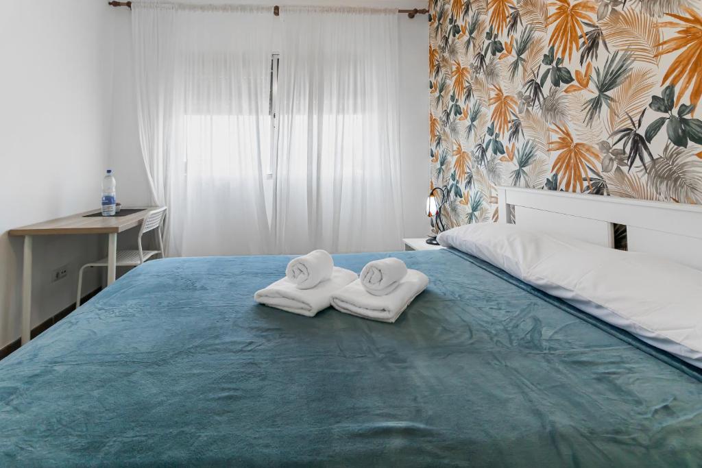Postel nebo postele na pokoji v ubytování Urban Nest Suites