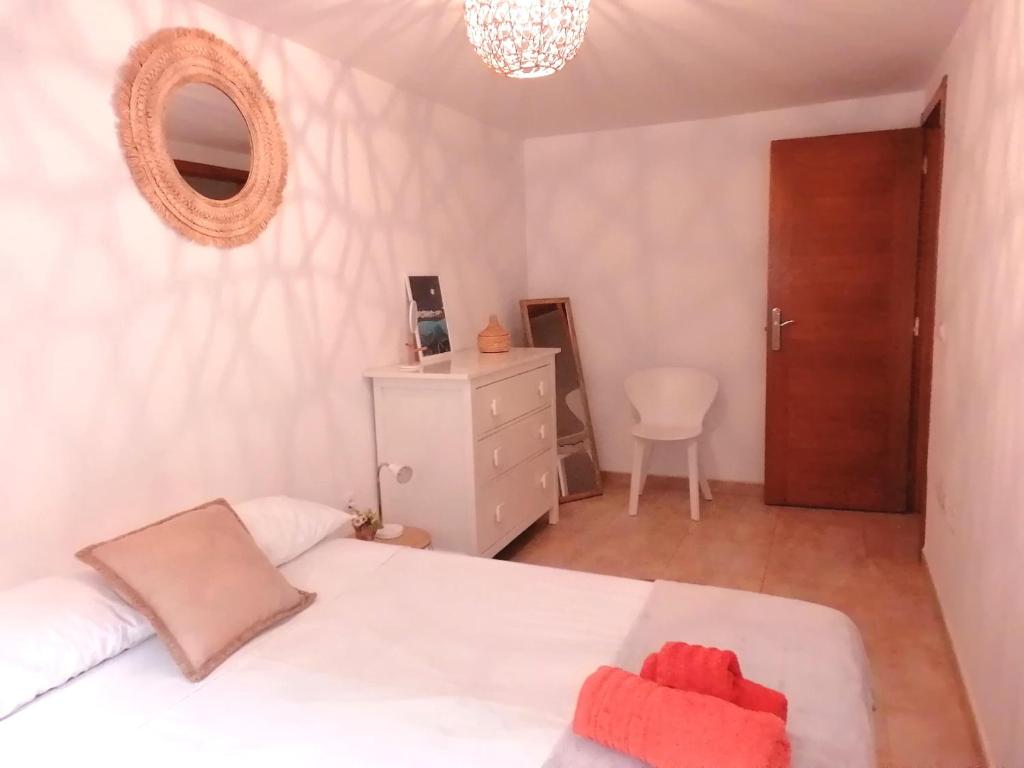 Postel nebo postele na pokoji v ubytování Casa en Cotillo Lagos with Wifi & Netflix
