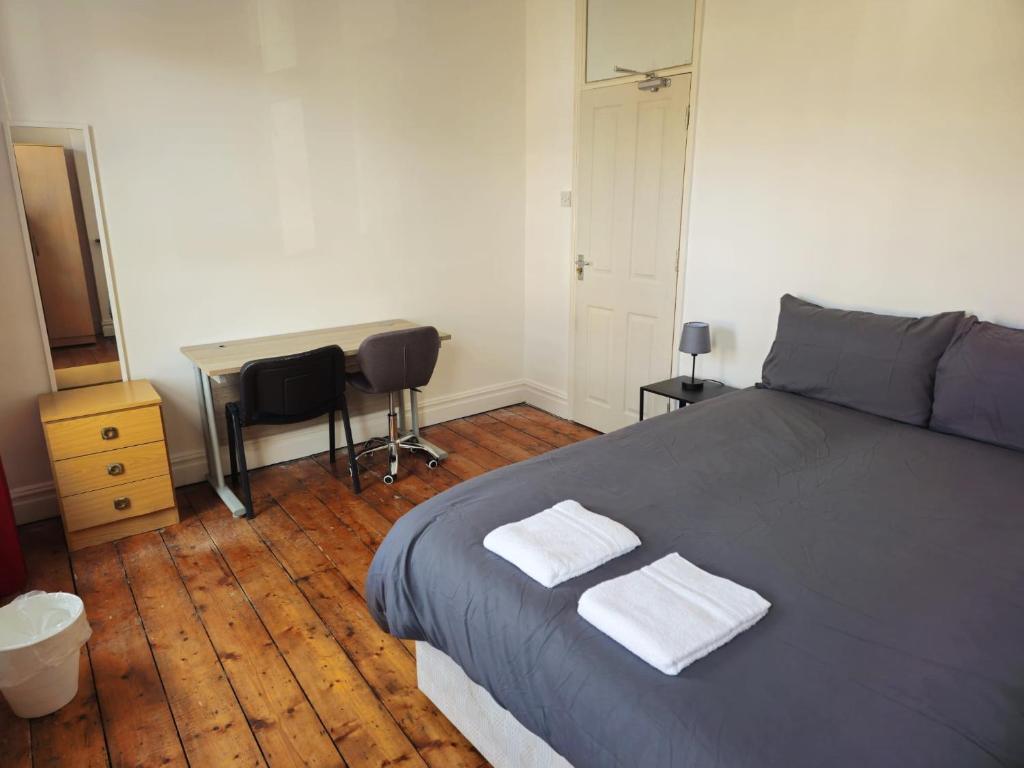 Postel nebo postele na pokoji v ubytování Delightful Room by Gloucester Road