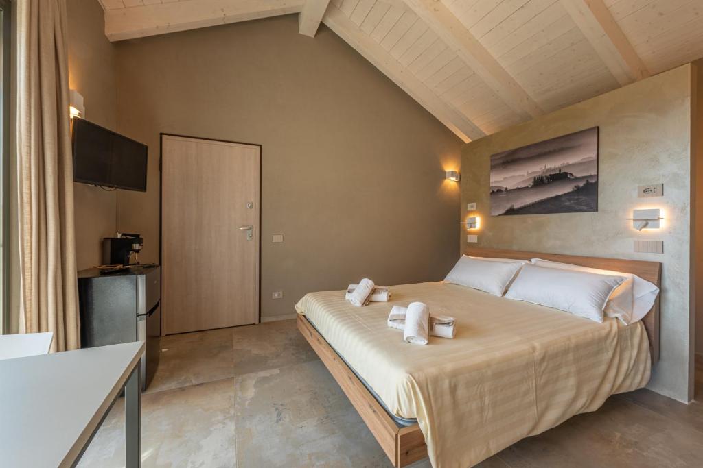 Postel nebo postele na pokoji v ubytování Basumse Holiday Apartments, Langhe