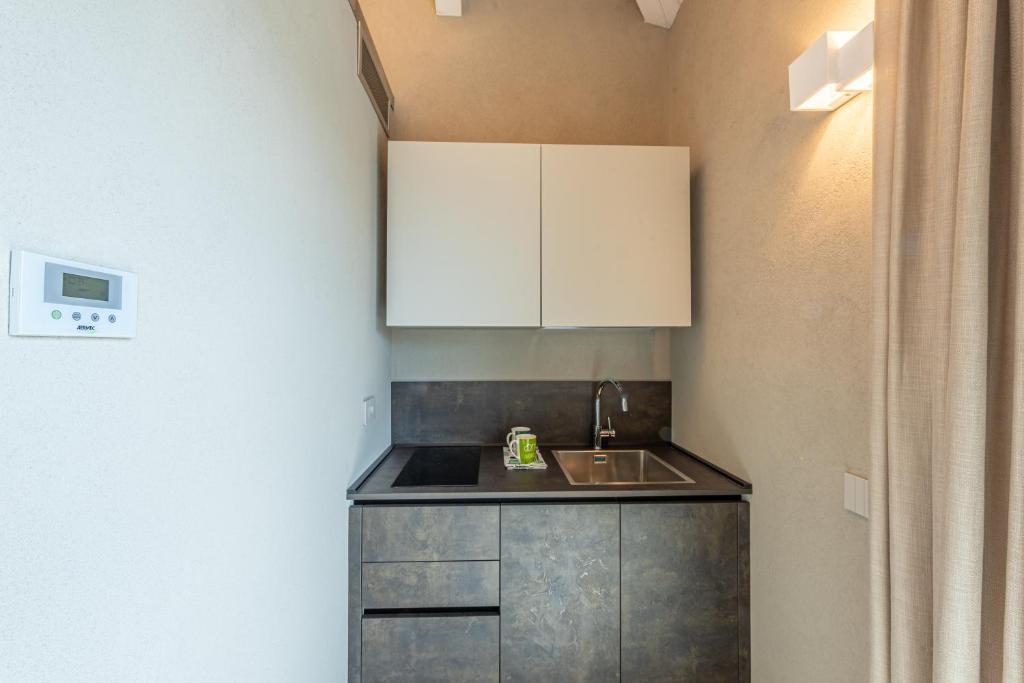 Kuchyň nebo kuchyňský kout v ubytování Basumse Holiday Apartments, Langhe
