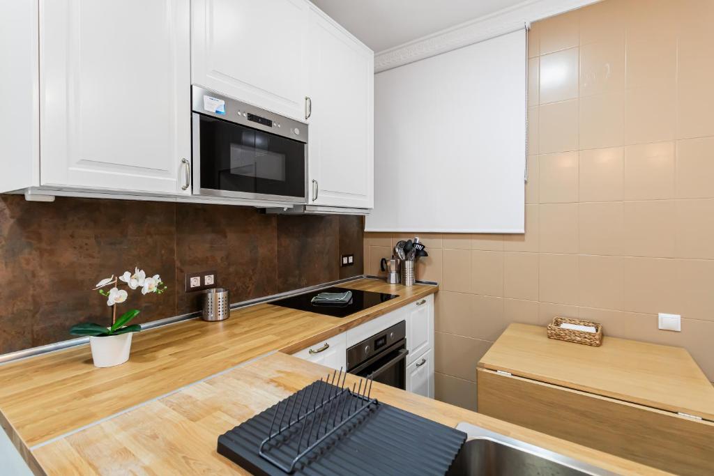 Kuchyň nebo kuchyňský kout v ubytování Urban Nest Suites
