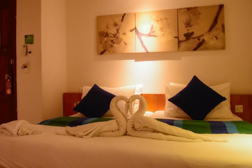 Postel nebo postele na pokoji v ubytování PINE LODGE MALDIVES