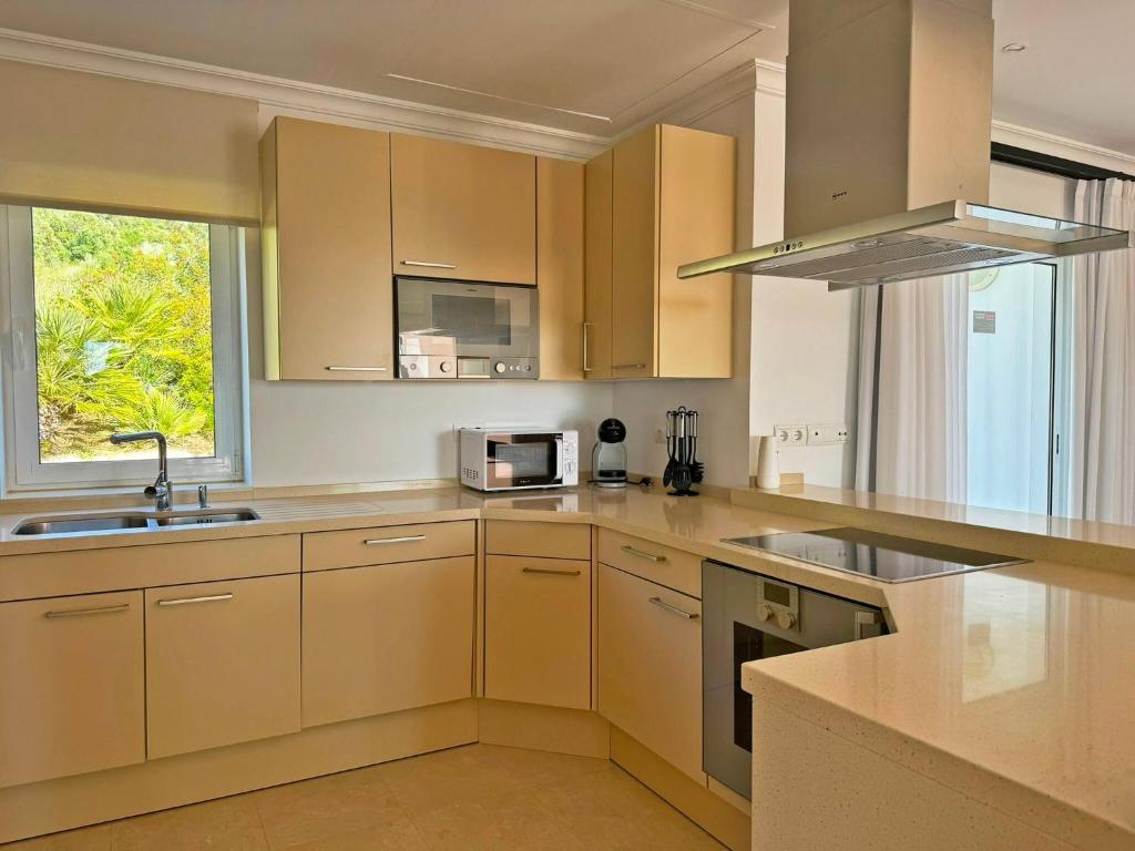 Kuchyň nebo kuchyňský kout v ubytování Villa Los Olivos - Ole Solutions