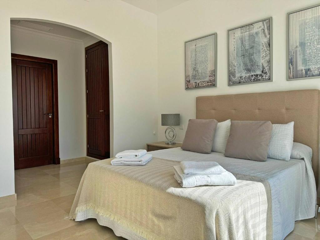 Postel nebo postele na pokoji v ubytování Villa Los Olivos - Ole Solutions
