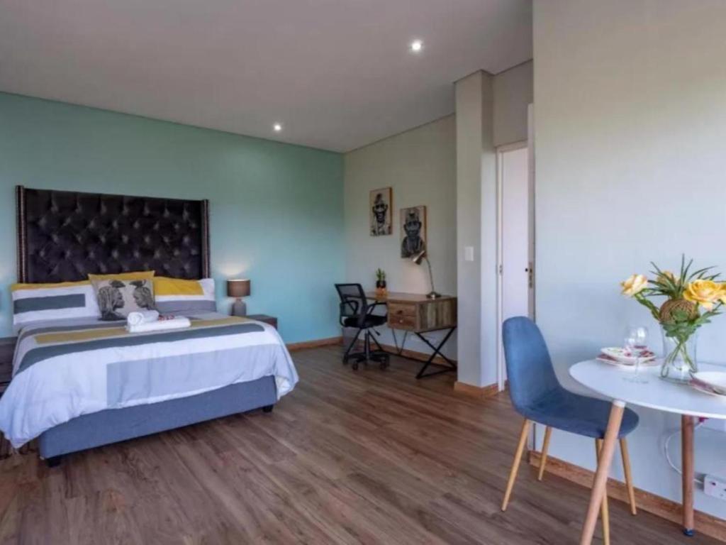 Ekuthuleni Modern Christian Guesthouse with seaview - Double Room With Balcony And Sea View
