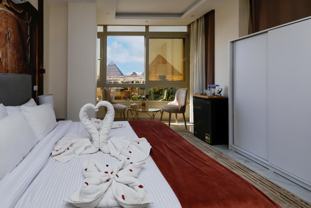Postel nebo postele na pokoji v ubytování Pyramids Palace INN
