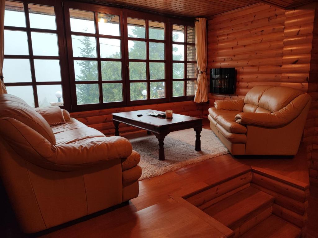 Posezení v ubytování ''Nest'' The Wooden Suite by Ski Alure