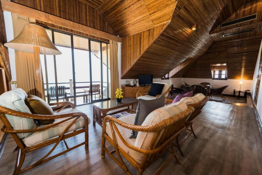 Posezení v ubytování Rayong Resort Hotel โรงแรมระยองรีสอร์ท